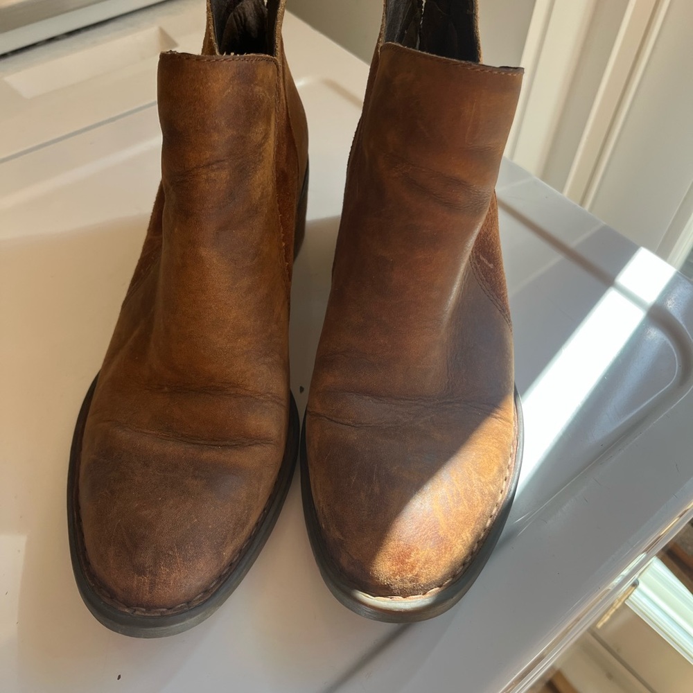 Born Women's Tan Leather Ankle Boots